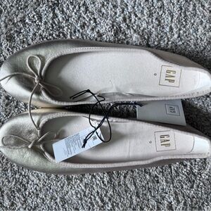 Nwt gap flats